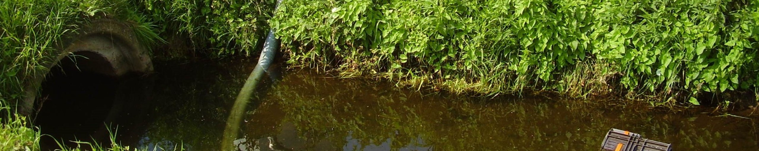 water oppompen uit beek of sloot