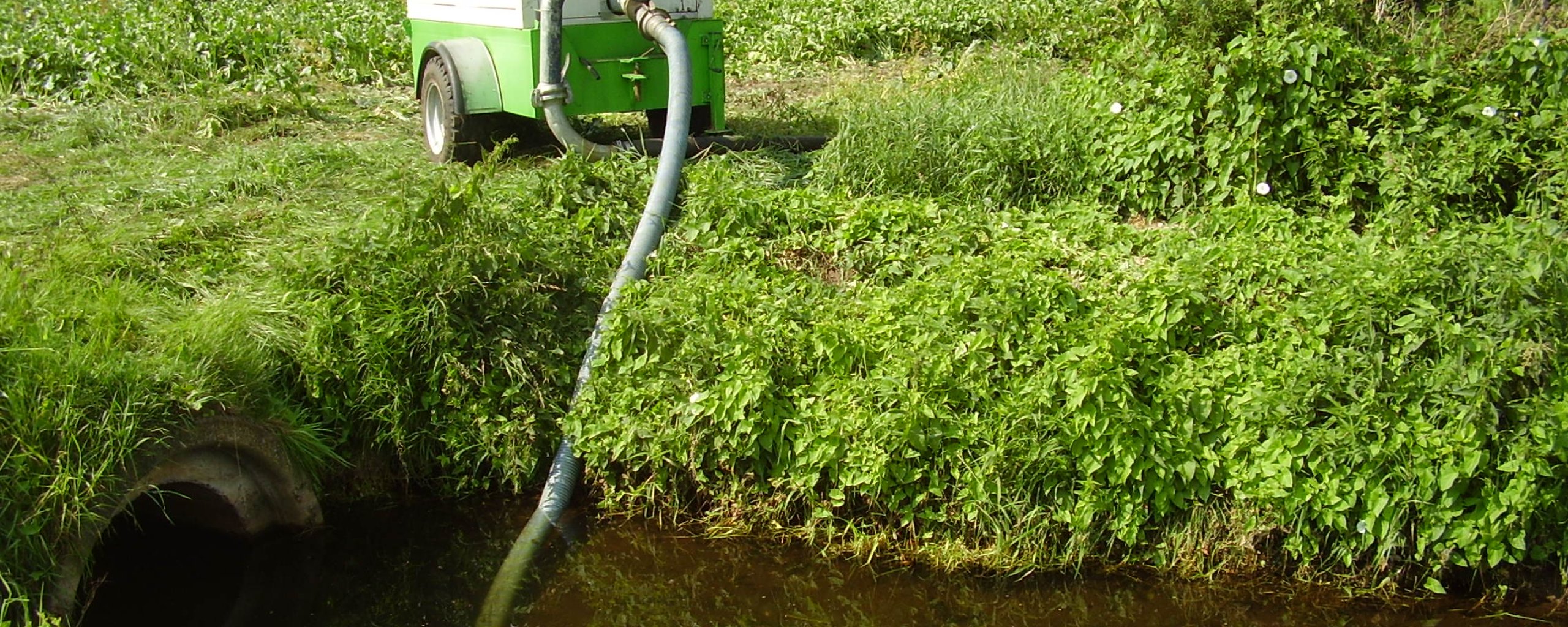 water oppompen uit sloot